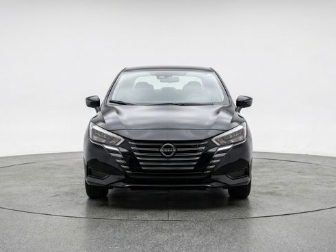 Used 2025 Nissan Versa SV image 2