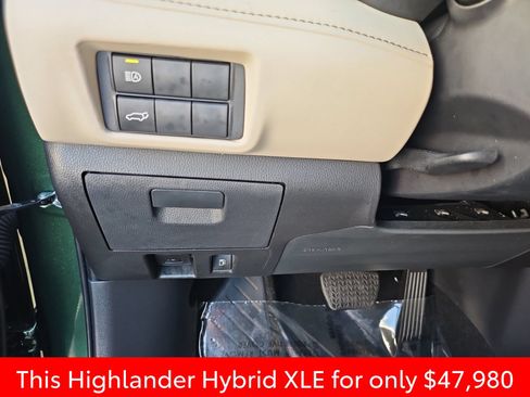 Used 2025 Toyota Highlander XLE AWD/4WD image 26