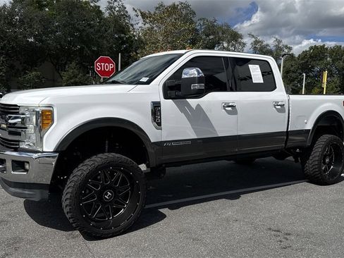 Used 2017 Ford F350 Lariat w/ Chrome Package image 11