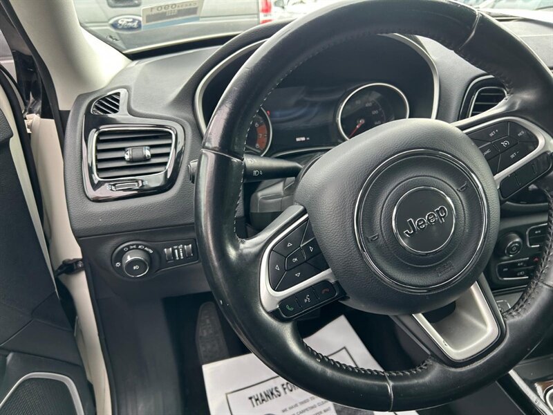 Used 2019 Jeep Compass Latitude FWD image 9