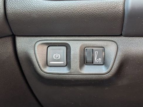 Used 2023 GMC Acadia SLT FWD image 28