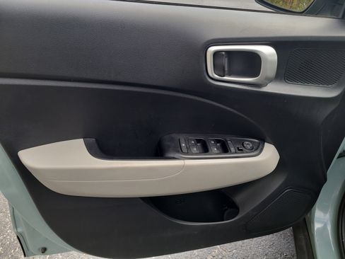 Used 2025 Hyundai Venue SEL image 17