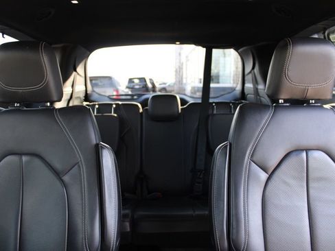 Used 2018 Chrysler Pacifica Touring-L w/ Premium Audio Group image 30