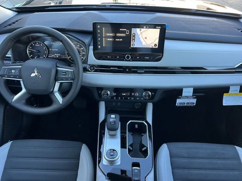 New 2026 Mitsubishi Outlander SE FWD image 14