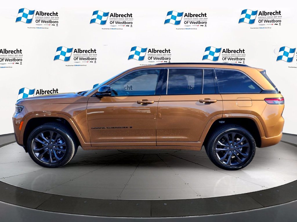 Used 2026 Jeep Grand Cherokee Limited AWD/4WD image 2
