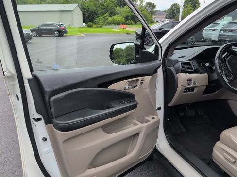 Used 2017 Honda Pilot Touring image 8
