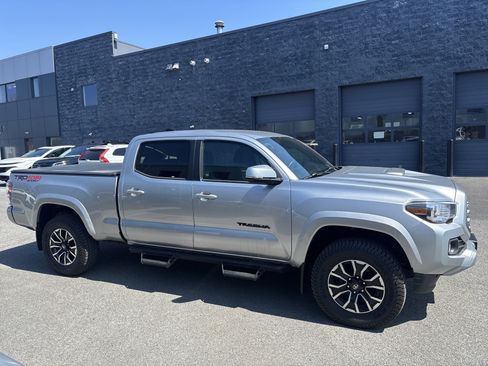 Used 2022 Toyota Tacoma TRD Sport AWD/4WD image 15