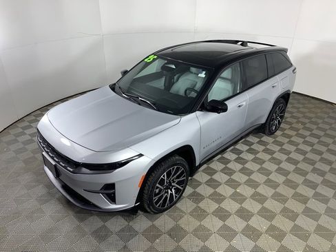 Used 2025 Jeep Wagoneer S Limited image 13