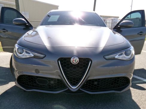 Used 2017 Alfa Romeo Giulia Ti w/ TI 19" Sport Package image 5