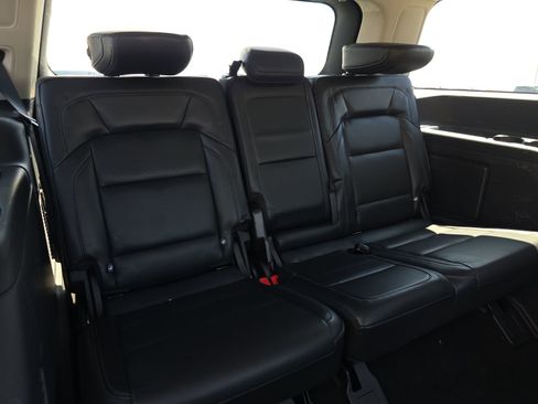 Used 2025 Lincoln Navigator Reserve AWD/4WD image 15
