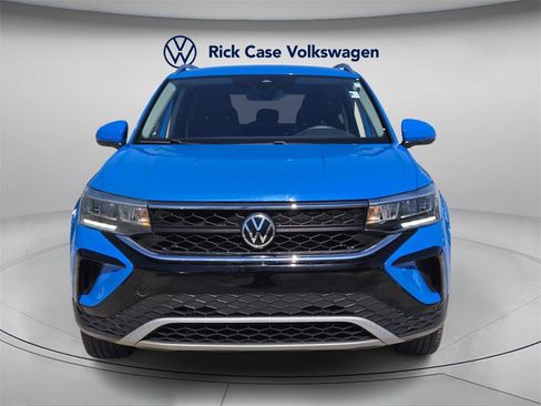 Certified 2022 Volkswagen Taos SE w/ IQ.Drive SE Package image 4