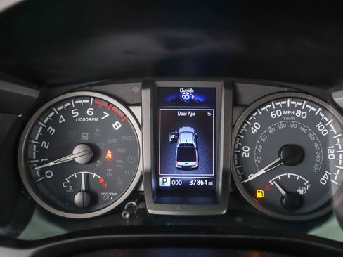 Used 2023 Toyota Tacoma TRD Off-Road image 15