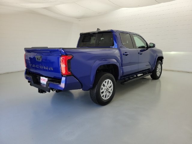 Used 2025 Toyota Tacoma SR5 AWD/4WD image 4