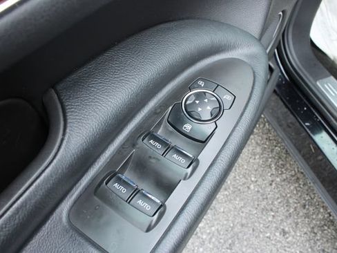Used 2019 Lincoln MKT AWD image 11