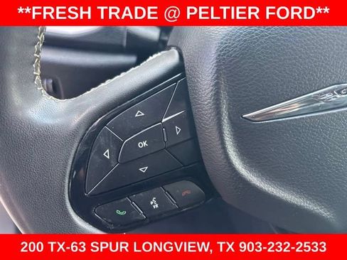 Used 2023 Chrysler Pacifica Touring FWD image 10