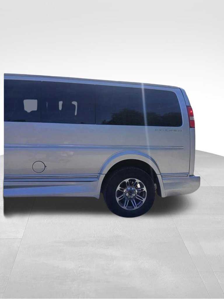 Used 2022 GMC Savana 2500 w/ Enhanced Convenience Package RWD image 7