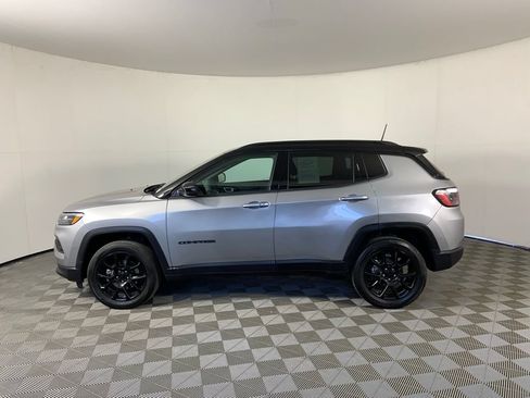 Used 2022 Jeep Compass Latitude AWD/4WD image 6
