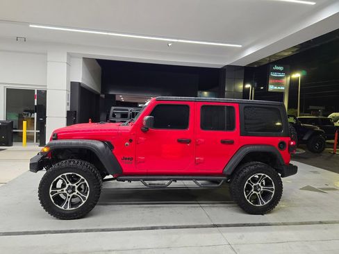Used 2021 Jeep Wrangler Unlimited Sport AWD/4WD image 3