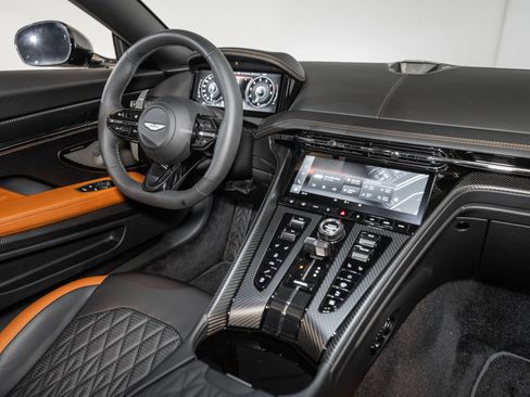 Used 2025 Aston Martin DB12 Coupe image 18