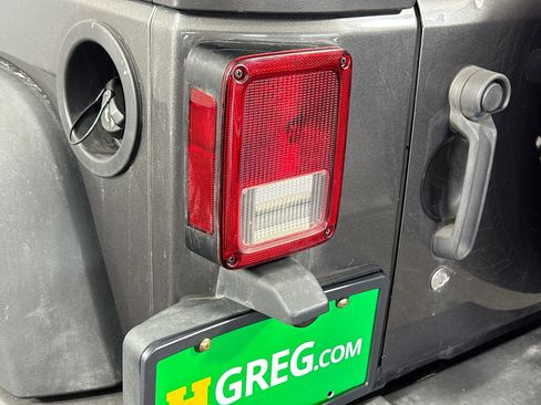 Used 2018 Jeep Wrangler Unlimited Sport image 32