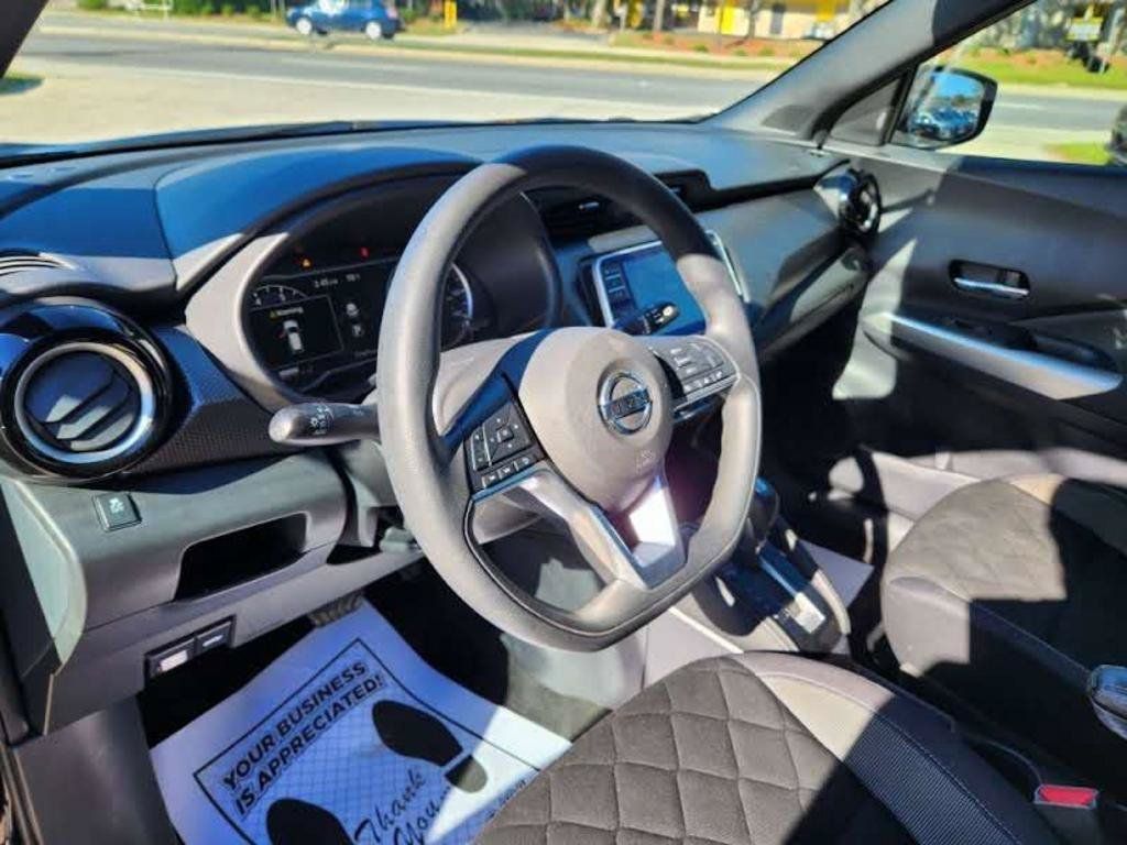 Used 2019 Nissan Kicks SV w/ Interior Electronics Package FWD image 12