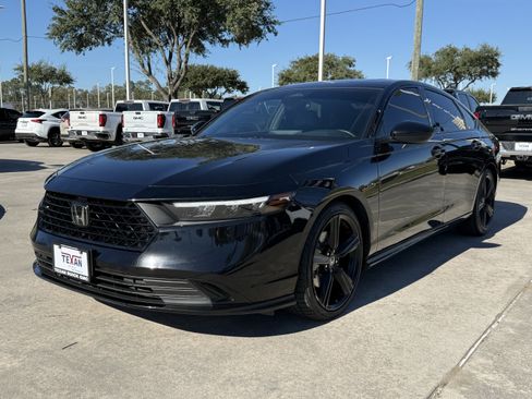 Used 2025 Honda Accord Sport image 9