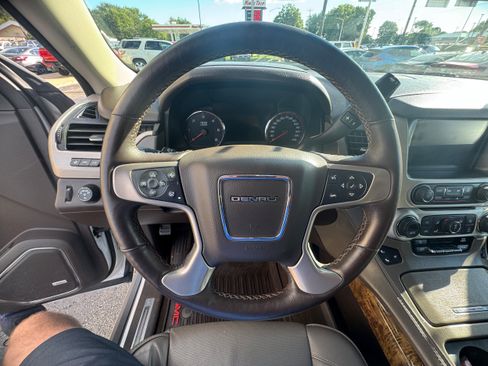 Used 2016 GMC Yukon XL Denali w/ Open Road Package AWD/4WD image 11