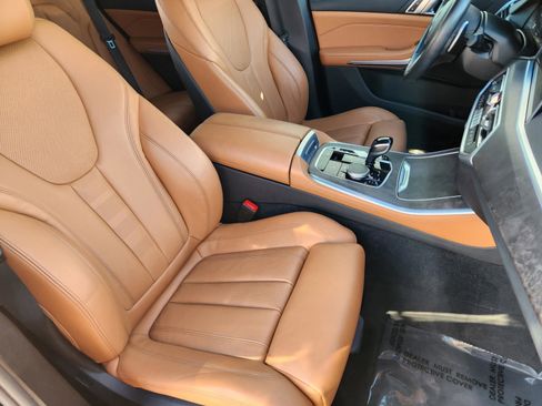 Used 2022 BMW X5 xDrive40i w/ M Sport Package AWD/4WD image 8