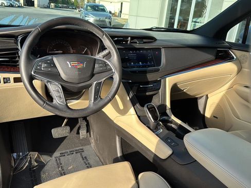 Used 2017 Cadillac XT5 Premium Luxury image 16