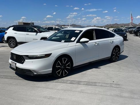 Used 2024 Honda Accord Touring image 2