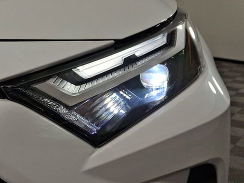 Used 2023 Toyota RAV4 XLE Premium image 12