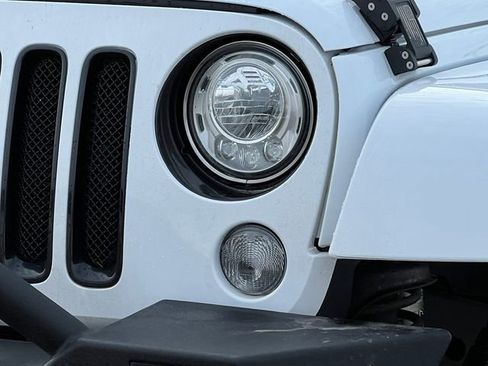 Used 2017 Jeep Wrangler Unlimited Sahara image 47