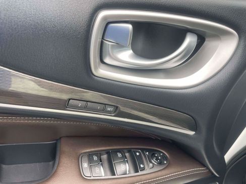 Used 2019 INFINITI QX60 Luxe w/ Essential Package FWD image 12