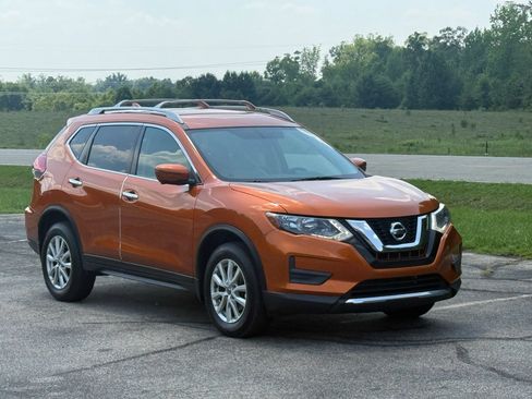 Used 2017 Nissan Rogue SV w/ SV Premium Package AWD/4WD image 1