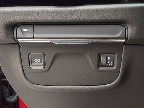 Used 2025 Cadillac Escalade Luxury image 39