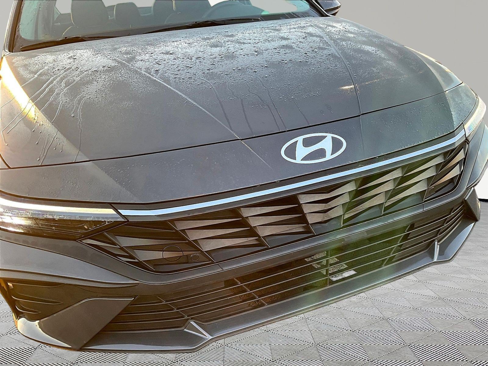 Used 2024 Hyundai Elantra SE FWD image 33