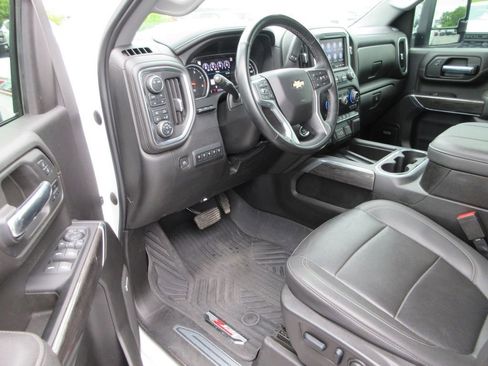 Used 2023 Chevrolet Silverado 3500 LTZ AWD/4WD image 18