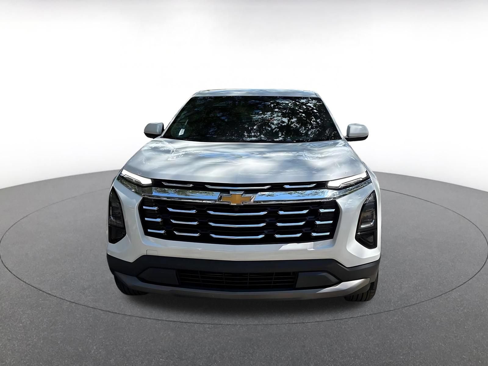 Used 2025 Chevrolet Equinox LT AWD/4WD image 2