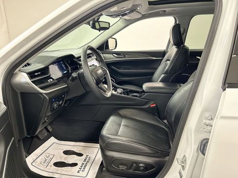Used 2023 Jeep Grand Cherokee 4WD 4xe image 9