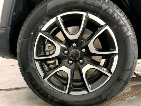 Used 2025 Jeep Compass Trailhawk AWD/4WD image 29