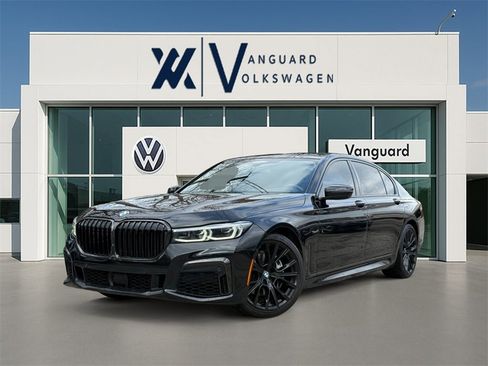 Used 2022 BMW 740i w/ M Sport Package image 1