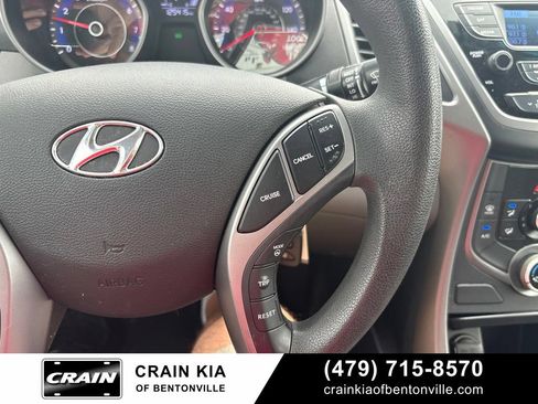 Used 2015 Hyundai Elantra SE FWD image 21