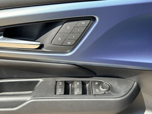 New 2025 Chevrolet Equinox EV LT w/ Convenience Package II image 16