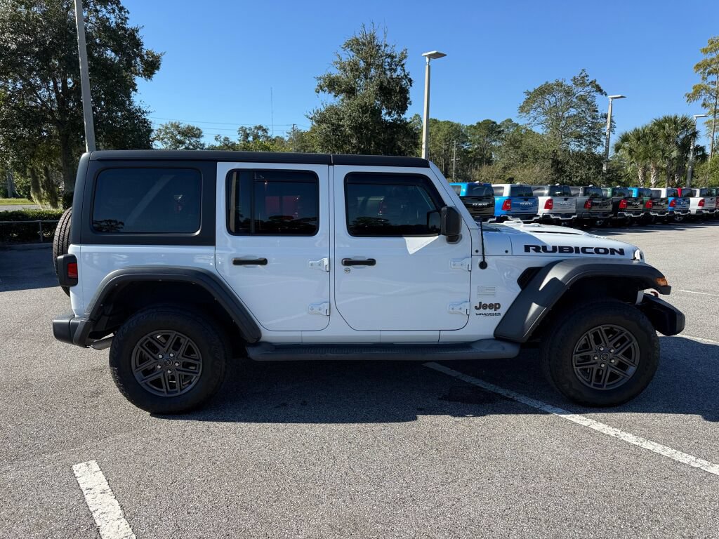 Used 2021 Jeep Wrangler Unlimited Rubicon AWD/4WD image 2