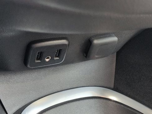 Used 2017 Chevrolet Malibu Premier FWD image 31
