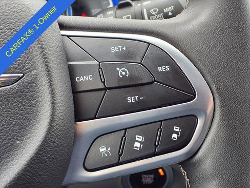 Used 2024 Chrysler Pacifica Touring-L image 27