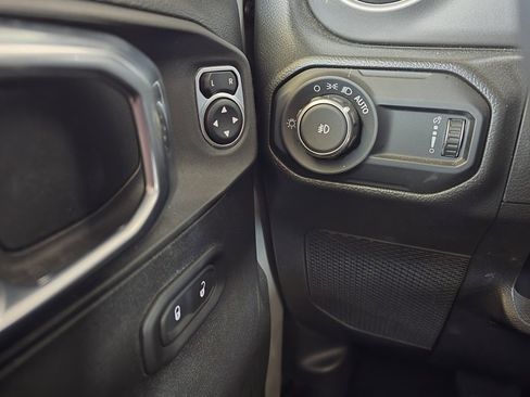 Used 2023 Jeep Wrangler Sport S image 10