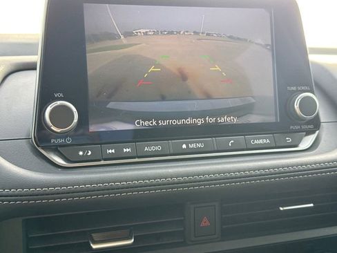 Used 2024 Nissan Rogue SV FWD image 24