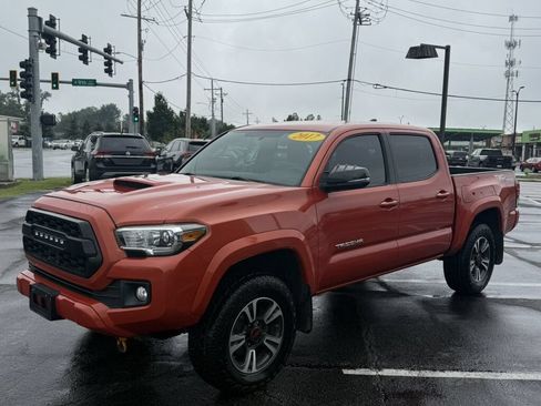Used 2017 Toyota Tacoma TRD Sport w/ Tow Package (A/T) AWD/4WD image 7