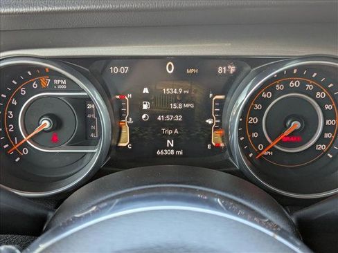 Used 2018 Jeep Wrangler Unlimited Sahara AWD/4WD image 10
